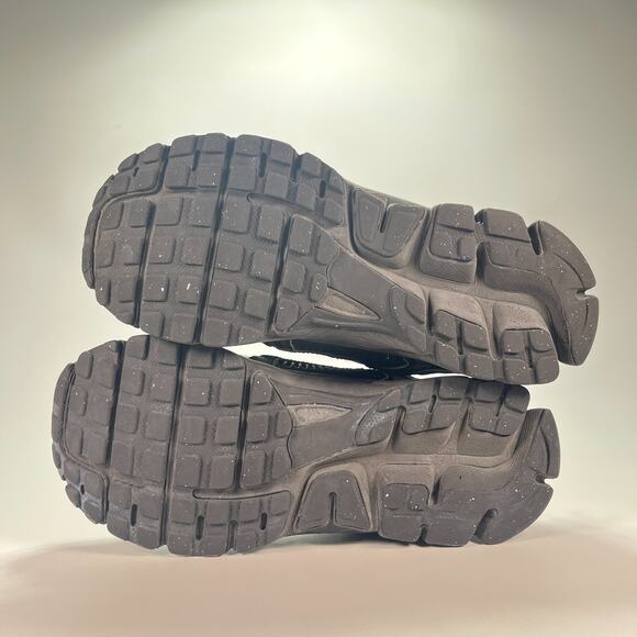 Nike Zoom Vomero 5 Triple Black Lace Up Running Shoes HF6998-001 Youth Size 7Y - Picture 8 of 11